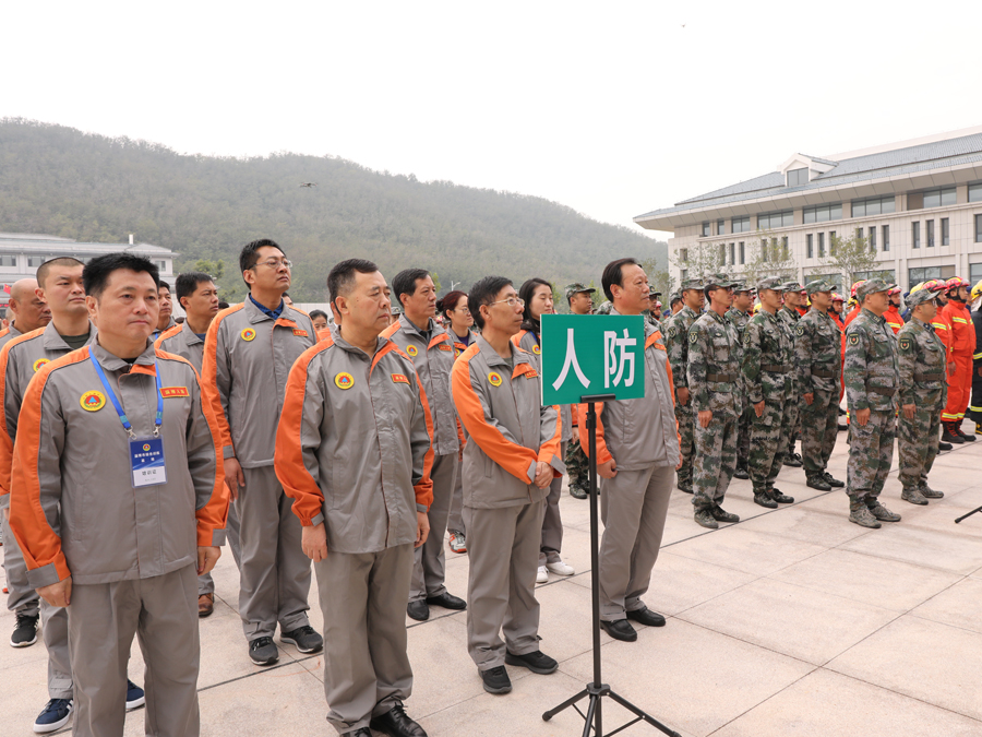 上午,我市举行淄博市"三防一青"综合训练教育基地启用暨全市民兵,人防